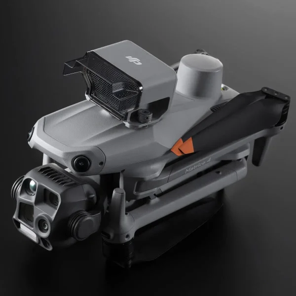 DJI Matrice 4T Drohne mit montierten AS1 Lautsprecher