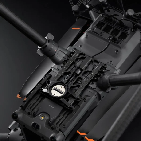 Nahaufnahme Third Gimbal Connector montiert auf der DJI Matrice 400